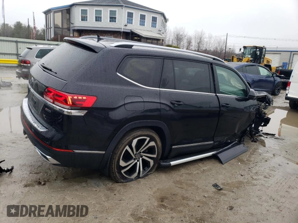 2022 Volkswagen Atlas SEL with VIN 1V2BR2CA6NC534834, listed as a Copart auction lot 82413944 with 40,338 mi miles and Salvage title. Bid and sale history available at DreamBid. Image 3.