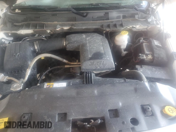 2022 Ram 1500 SLT z VIN 1C6RR6LG4NS203002, wystawiony jako Copart lot #47701425 z przebiegiem 60 478 mil mil oraz Czysty tytuł • Clean title. Historia ofert i sprzedaży dostępna na DreamBid. Obrazek 11.