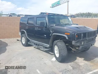2003 Hummer H2 z VIN 5GRGN23U53H108631, wystawiony jako IAAI lot #42232603 z przebiegiem 215 107 mil mil oraz . Historia ofert i sprzedaży dostępna na DreamBid. Obrazek 1.