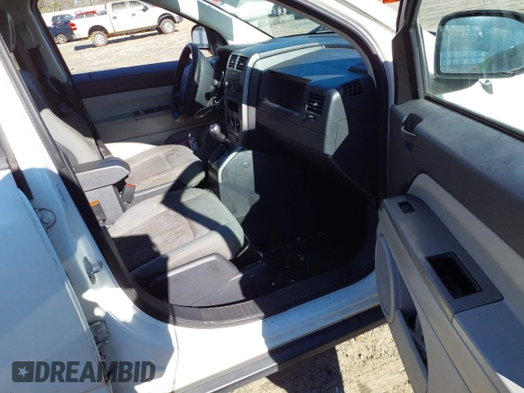2007 Jeep Compass Sport with VIN 1J8FT47W37D416252, listed as a IAAI auction lot 41640700 with 358,129 mi miles. Bid and sale history available at carsss.com. Image 5.