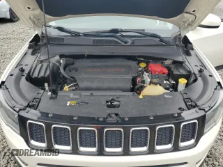 2019 Jeep Compass Latitude z VIN 3C4NJDBBXKT661517, wystawiony jako Copart lot #63339275 z przebiegiem 58 916 mil mil oraz Szkoda całkowita • Salvage title. Historia ofert i sprzedaży dostępna na DreamBid. Obrazek 12.