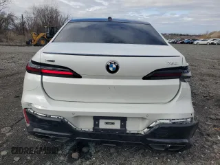 2024 BMW 7 Series 760i xDrive z VIN WBA33EJ00RCR97722, wystawiony jako Copart lot #47342765 z przebiegiem 3 921 mil mil oraz Szkoda całkowita • Salvage title. Historia ofert i sprzedaży dostępna na DreamBid. Obrazek 6.