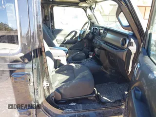 2020 Jeep Wrangler Unlimited Sport Altitude z VIN 1C4HJXDG0LW171400, wystawiony jako IAAI lot #41373446 z przebiegiem 82 113 mil mil oraz . Historia ofert i sprzedaży dostępna na DreamBid. Obrazek 5.