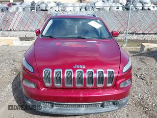 2016 Jeep Cherokee Latitude z VIN 1C4PJMCB6GW335111, wystawiony jako IAAI lot #41993373 z przebiegiem 205 449 mil mil oraz . Historia ofert i sprzedaży dostępna na DreamBid. Obrazek 12.
