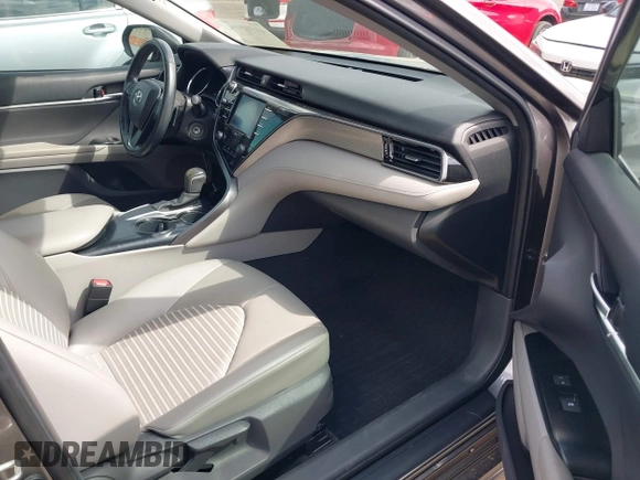 2020 Toyota Camry SE z VIN 4T1G11AK8LU335338, wystawiony jako IAAI lot #41908752 z przebiegiem 75 825 mil mil oraz . Historia ofert i sprzedaży dostępna na DreamBid. Obrazek 5.