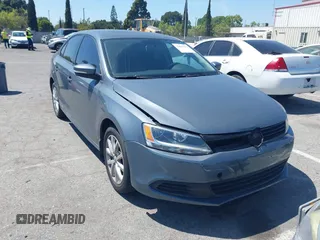 2011 Volkswagen Jetta SE с VIN 3VWDZ7AJ9BM360601, выставлен на аукционе IAAI как лот 42090435 с пробегом 92 974 миль миль и . История ставок и продаж доступна на DreamBid. Изображение 1.