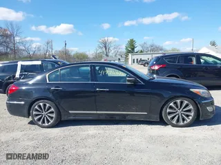2013 Hyundai Genesis 5.0L R-Spec with VIN KMHGC4DH4DU225996, listed as a IAAI auction lot 41996696 with 184,219 mi miles. Bid and sale history available at carsss.com. Image 13.