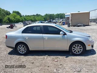 2010 Volkswagen Jetta Limited Edition with VIN 3VWRX7AJ1AM099362, listed as a IAAI auction lot 42318046 with 264,425 mi miles and . Bid and sale history available at DreamBid. Image 13.