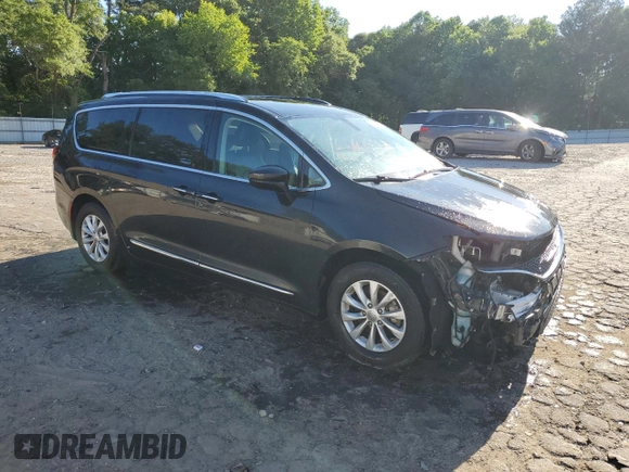 2019 Chrysler Pacifica Touring L with VIN 2C4RC1BG8KR537514, listed as a Copart auction lot 57788625 with 129,346 mi miles and Salvage title. Bid and sale history available at DreamBid. Image 4.