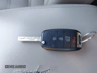 2016 Kia Sorento EX with VIN 5XYPHDA16GG028881, listed as a IAAI auction lot 41831757 with 179,223 mi miles and . Bid and sale history available at DreamBid. Image 11.
