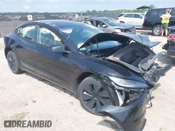 2025 Tesla Model 3 Long Range z VIN 5YJ3E1EB0SF919659, wystawiony jako IAAI lot #42128333 z przebiegiem 2 068 mil mil oraz . Historia ofert i sprzedaży dostępna na DreamBid. Obrazek 1.
