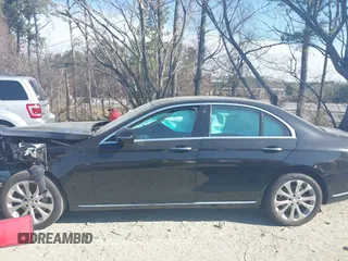 2017 Mercedes-Benz E-Class E 300 Luxury with VIN WDDZF4JB8HA098512, listed as a IAAI auction lot 41680421 with 62,334 mi miles. Bid and sale history available at carsss.com. Image 13.