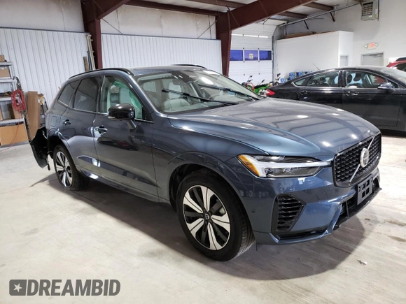 2023 Volvo XC60 Plus Dark Theme z VIN YV4H60DL2P1289471, wystawiony jako Copart lot #62508884 z przebiegiem 8 012 mil mil oraz Szkoda całkowita • Salvage title. Historia ofert i sprzedaży dostępna na DreamBid. Obrazek 4.