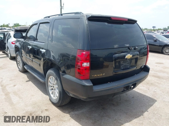 2008 Chevrolet Tahoe 3LT z VIN 1GNFC13088R137897, wystawiony jako IAAI lot #42644894 z przebiegiem 256 548 mil mil oraz . Historia ofert i sprzedaży dostępna na DreamBid. Obrazek 3.