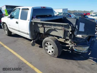 2002 Chevrolet Silverado 1500 LS with VIN 1GCEK19TX2Z263291, listed as a IAAI auction lot 41660712 with 370,064 mi miles. Bid and sale history available at carsss.com. Image 3.