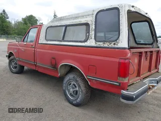1990 Ford F-150 z VIN 1FTEF14N1LPA97317, wystawiony jako IAAI lot #42390606 z przebiegiem 88 109 mil mil oraz . Historia ofert i sprzedaży dostępna na DreamBid. Obrazek 3.
