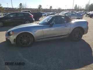 2017 FIAT 124 Spider Elaborazione Abarth z VIN JC1NFAEK6H0113755, wystawiony jako Copart lot #87475064 z przebiegiem Nie podano mil oraz Szkoda całkowita • Salvage title. Historia ofert i sprzedaży dostępna na DreamBid. Obrazek 1.