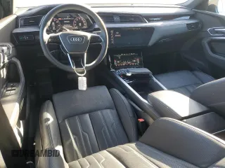 2023 Audi e-tron Chronos с VIN WA1VABGE5PB010922, выставлен на аукционе Copart как лот 51646474 с пробегом 17 867 миль миль и . История ставок и продаж доступна на DreamBid. Изображение 8.