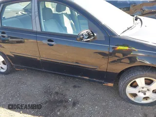 2007 Ford Focus S z VIN 1FAHP34N67W223825, wystawiony jako IAAI lot #42226952 z przebiegiem 271 842 mil mil oraz . Historia ofert i sprzedaży dostępna na DreamBid. Obrazek 6.