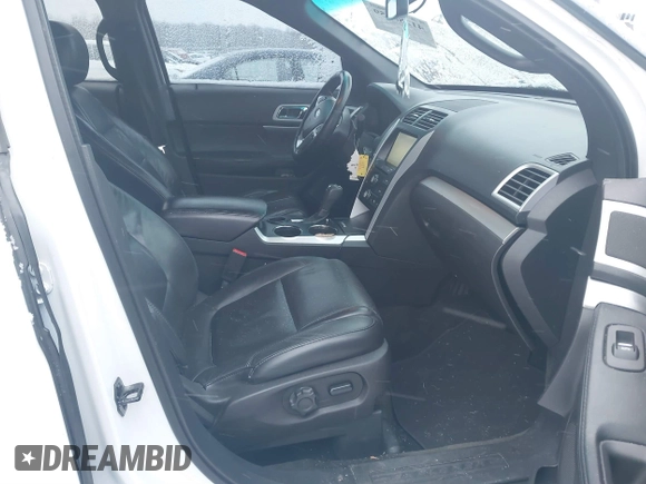 2014 Ford Explorer XLT with VIN 1FM5K7D85EGB32187, listed as a IAAI auction lot 41288259 with 237,289 mi miles. Bid and sale history available at carsss.com. Image 5.
