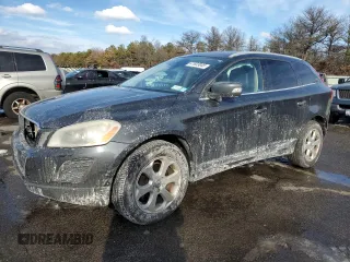 2013 Volvo XC60 3.2L with VIN YV4940DZ2D2374590, listed as a Copart auction lot 41933045 with 115,695 mi miles and Salvage Title. Bid and sale history available at carsss.com. Image 1.