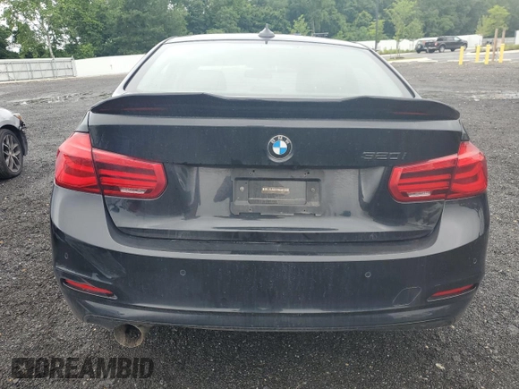 2017 BMW 3 Series 320i xDrive z VIN WBA8A3C34HA067209, wystawiony jako Copart lot #61074805 z przebiegiem 93 838 mil mil oraz Szkoda całkowita • Salvage title. Historia ofert i sprzedaży dostępna na DreamBid. Obrazek 6.