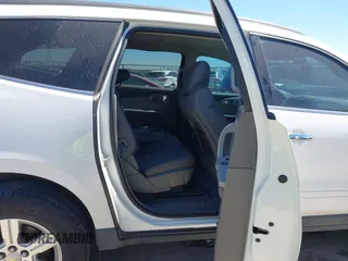 2012 Chevrolet Traverse 1LT z VIN 1GNKVGED7CJ326382, wystawiony jako IAAI lot #41858806 z przebiegiem 190 849 mil mil oraz . Historia ofert i sprzedaży dostępna na DreamBid. Obrazek 8.