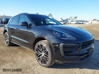 2022 Porsche Macan with VIN WP1AA2A56NLB12166, listed as a IAAI auction lot 41577772 with 31,043 mi miles. Bid and sale history available at carsss.com. Image 1.