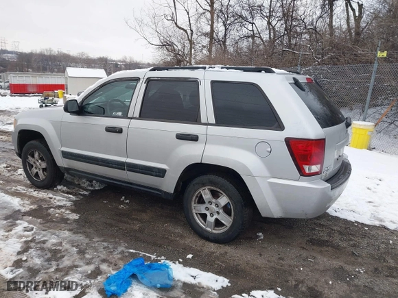 2006 Jeep Grand Cherokee Laredo with VIN 1J4GR48K86C315017, listed as a IAAI auction lot 41573109 with 224,127 mi miles. Bid and sale history available at carsss.com. Image 3.