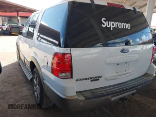 2003 Ford Expedition Eddie Bauer z VIN 1FMPU17L83LC21028, wystawiony jako IAAI lot #42393882 z przebiegiem 234 568 mil mil oraz . Historia ofert i sprzedaży dostępna na DreamBid. Obrazek 3.