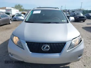 2010 Lexus RX 350 z VIN 2T2BK1BA2AC053297, wystawiony jako IAAI lot #42147956 z przebiegiem 146 815 mil mil oraz . Historia ofert i sprzedaży dostępna na DreamBid. Obrazek 12.