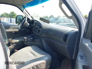 2008 Ford Econoline Cargo Commercial z VIN 1FTNE14W28DB60915, wystawiony jako IAAI lot #42262551 z przebiegiem 411 090 mil mil oraz . Historia ofert i sprzedaży dostępna na DreamBid. Obrazek 5.