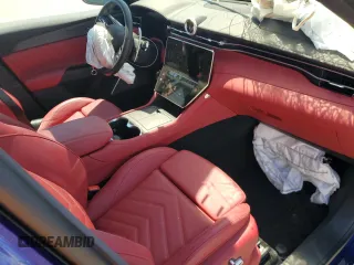 2023 Maserati Grecale Modena z VIN ZN682AVM4P7432217, wystawiony jako Copart lot #55184694 z przebiegiem 1417 mil mil oraz . Historia ofert i sprzedaży dostępna na DreamBid. Obrazek 8.