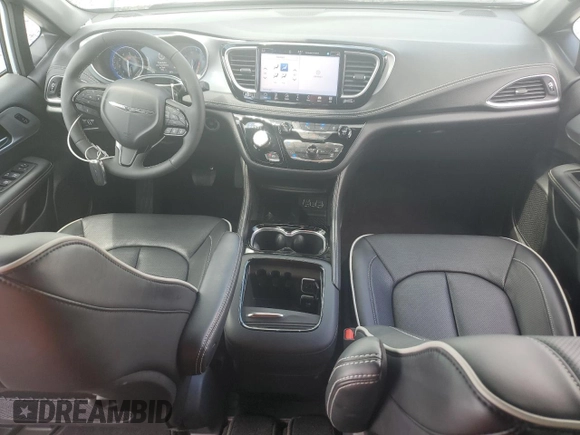 2025 Chrysler Pacifica Limited with VIN 2C4RC1GG1SR539601, listed as a Copart auction lot 60714795 with 9,796 mi miles and Clean title. Bid and sale history available at DreamBid. Image 8.