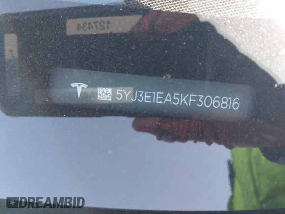 2019 Tesla Model 3 Mid Range z VIN 5YJ3E1EA5KF306816, wystawiony jako IAAI lot #41710916 z przebiegiem 76 222 mil mil oraz . Historia ofert i sprzedaży dostępna na DreamBid. Obrazek 9.