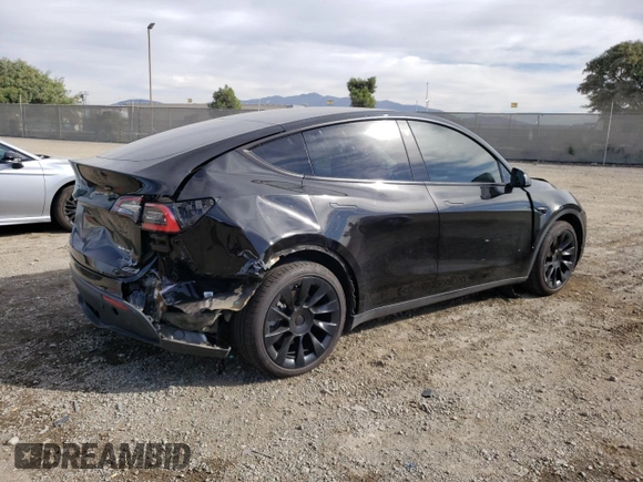 2021 Tesla Model Y Long Range with VIN 5YJYGAEE9MF137910, listed as a Copart auction lot 81921303 with 47,397 mi miles and Salvage Title. Bid and sale history available at DreamBid. Image 3.