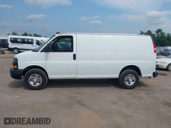 2021 Chevrolet Express Cargo z VIN 1GCWGAFP6M1206374, wystawiony jako IAAI lot #42451400 z przebiegiem 118 252 mil mil oraz . Historia ofert i sprzedaży dostępna na DreamBid. Obrazek 14.