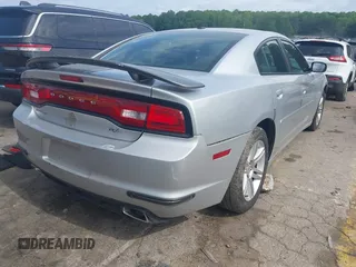 2011 Dodge Charger SE z VIN 2B3CL3CG2BH613364, wystawiony jako IAAI lot #42257275 z przebiegiem 137 321 mil mil oraz . Historia ofert i sprzedaży dostępna na DreamBid. Obrazek 4.