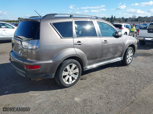 2013 Mitsubishi Outlander SE with VIN JA4JT3AW5DU020110, listed as a IAAI auction lot 41738969 with 125,246 mi miles. Bid and sale history available at carsss.com. Image 4.