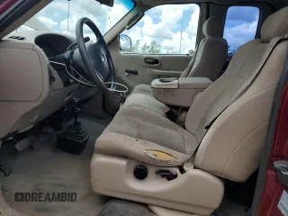 2003 Ford F-150 XL z VIN 2FTPX18LX3CA36886, wystawiony jako Copart lot #58194385 z przebiegiem 302 328 mil mil oraz Czysty tytuł • Clean title. Historia ofert i sprzedaży dostępna na DreamBid. Obrazek 7.