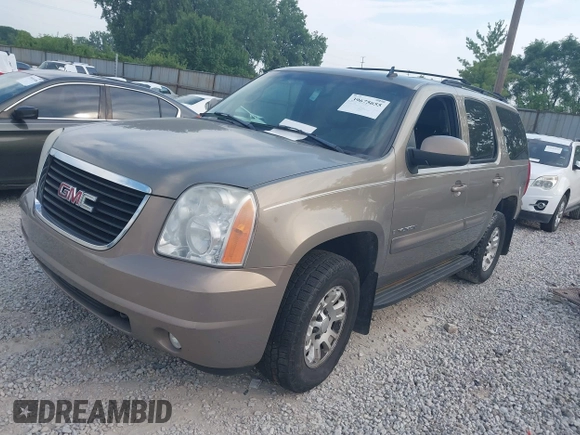 2007 GMC Yukon SLT with VIN 1GKFK13077J337862, listed as a IAAI auction lot 39675655 with 200,800 mi miles. Bid and sale history available at carsss.com. Image 2.