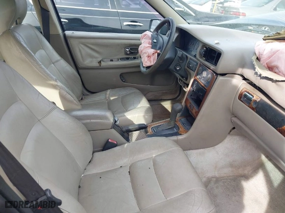 1998 Volvo S70 T5 with VIN YV1LS5371W1488787, listed as a IAAI auction lot 41466894 with 312,048 mi miles. Bid and sale history available at carsss.com. Image 5.