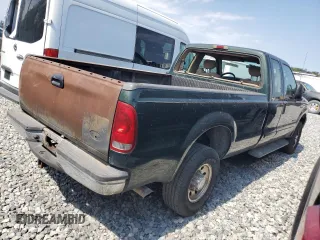 2002 Ford F-250 XL z VIN 1FTNX21F92EA00598, wystawiony jako Copart lot #58231845 z przebiegiem 178 784 mil mil oraz Szkoda całkowita • Salvage title. Historia ofert i sprzedaży dostępna na DreamBid. Obrazek 3.