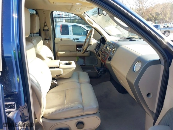 2008 Ford F-150 XLT with VIN 1FTPW12V58FA17588, listed as a IAAI auction lot 41016713 with 272,162 mi miles. Bid and sale history available at carsss.com. Image 5.