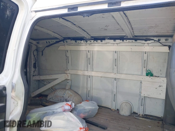 2007 Chevrolet Express Cargo with VIN 1GCGG25V471172398, listed as a IAAI auction lot 42429727 with 288,256 mi miles and . Bid and sale history available at DreamBid. Image 8.