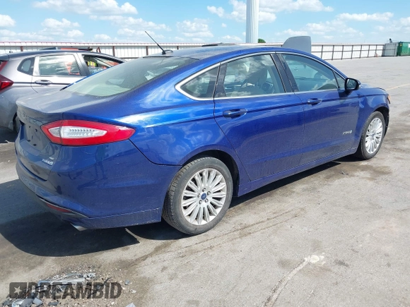 2014 Ford Fusion SE Hybrid с VIN 3FA6P0LU9ER129016, выставлен на аукционе IAAI как лот 42269103 с пробегом 170 001 миль миль и . История ставок и продаж доступна на DreamBid. Изображение 4.