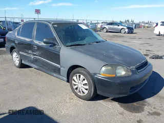 1997 Honda Civic LX z VIN JHMEJ6676VS039082, wystawiony jako IAAI lot #40740925 z przebiegiem 293 511 mil mil oraz . Historia ofert i sprzedaży dostępna na DreamBid. Obrazek 1.