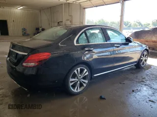 2018 Mercedes-Benz C 300 z VIN 55SWF4JB5JU266535, wystawiony jako Copart lot #61848525 z przebiegiem 121 869 mil mil oraz Szkoda całkowita • Salvage title. Historia ofert i sprzedaży dostępna na DreamBid. Obrazek 3.