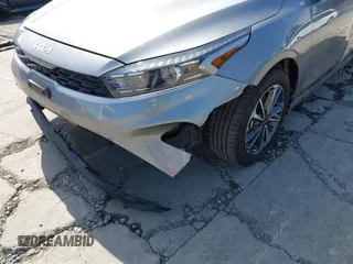 2024 Kia Forte LXS z VIN 3KPF24AD5RE759745, wystawiony jako IAAI lot #42101425 z przebiegiem 13 165 mil mil oraz . Historia ofert i sprzedaży dostępna na DreamBid. Obrazek 6.