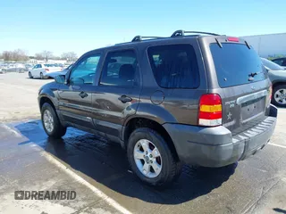 2006 Ford Escape XLT with VIN 1FMCU03116KB57387, listed as a IAAI auction lot 41813041 with 180,417 mi miles. Bid and sale history available at carsss.com. Image 3.